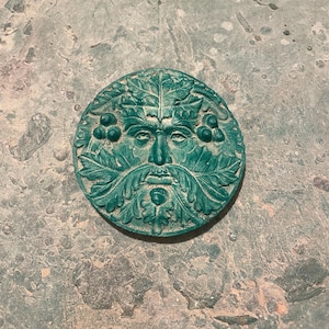 Quirky Small Wall Hanging Green Man Bild 2