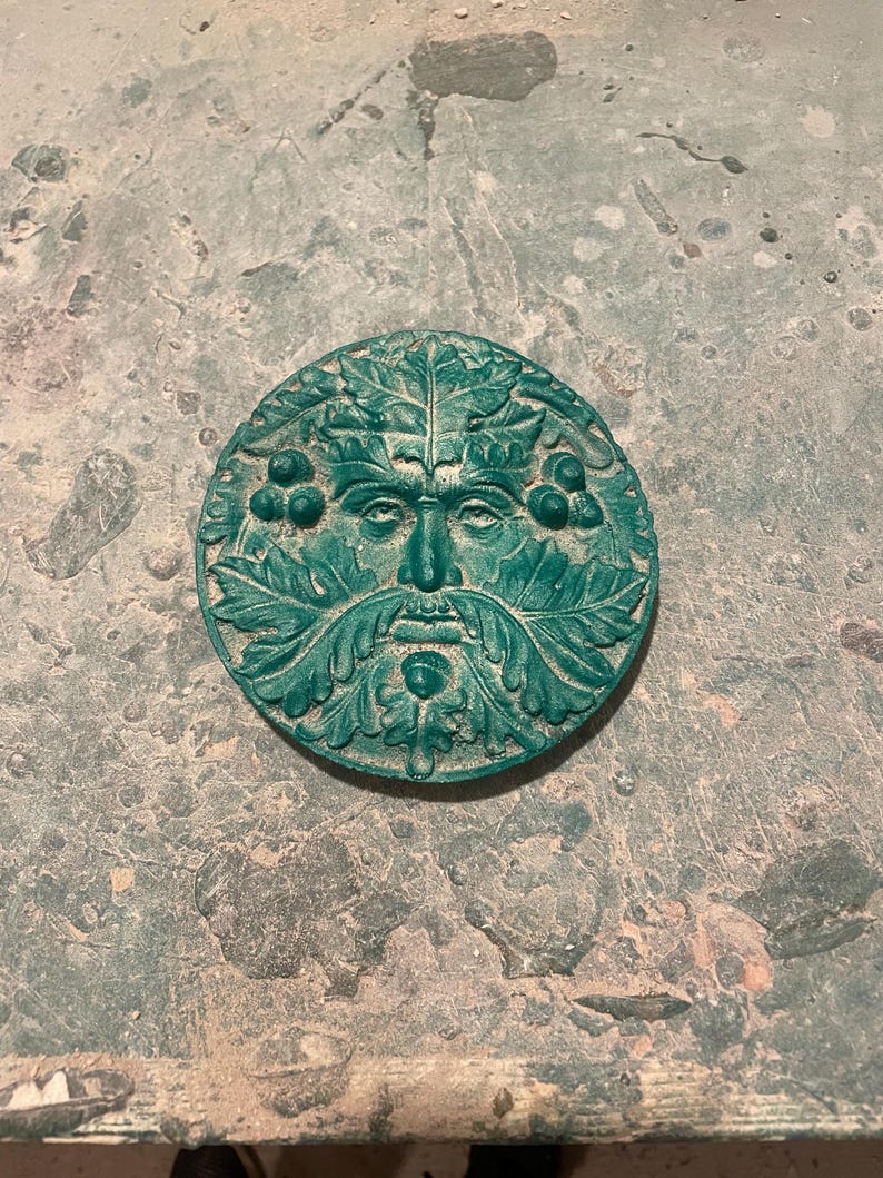 Quirky Small Wall Hanging Green Man Bild 2