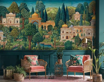 Puede incluir: Un mural vibrante que representa una escena de palacio indio con exuberante vegetación, árboles y fauna. La obra de arte presenta una arquitectura detallada, incluyendo cúpulas y arcos, con una paleta de colores verdes, azules y dorados. Dos sillones color coral con cojines florales.