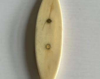 Cream tatting shuttle, vintage