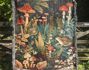 Woven Blanket for Mushroom Lovers, Retro Cottagecore Witchy Home Decor Gift, Botanical Vintage Gift Throw for Her, Fairycore Frog Lover Gift