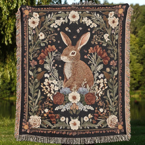 Kaninvävd gobelängfilt, retro heminredning i cottagecore, påskblommig väggbonad, present till kaninälskare