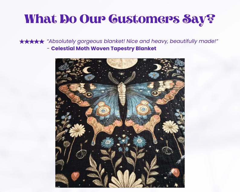 Puede incluir: Una manta Celestial Moth Woven Tapestry. La manta presenta una gran polilla con alas azules y melocot&oacute;n sobre un fondo negro con elementos florales y celestiales. El texto "What Do Our Customers Say?" est&aacute; en la parte superior.