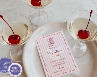 Puede incluir: Invitación a rayas rosas y blancas con borde festoneado. La invitación dice "Join us for a Valentines Party" con la fecha y la hora de la fiesta. La invitación está decorada con una ilustración de cereza roja.