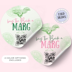 Könnte beinhalten: Zwei runde weiße Aufkleber mit einem grünen Limetten-Design und einer Illustration eines rosa und grünen Margarita-Glases. Der Text auf den Aufklebern lautet "Buy the Bride a Marg". Jeder Aufkleber hat einen QR-Code.