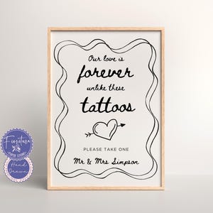 Temporäres Tattoo Station Hochzeitsschild für Tisch, bearbeitbare Canva-Vorlage, lustige handgezeichnete Kritzel-Illustration, schwarz-weißer gewellter Rand XTRA