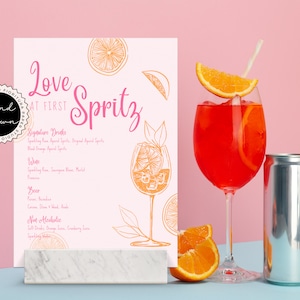 Liebe auf den ersten Spritz Junggesellinnenabschied Cocktail-Menü-Vorlage | Handgezeichnete bearbeitbare Aperol Hen's | Pink Gelb-Orange Retro wunderlich | SPR1