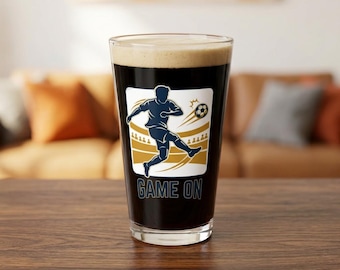 Szklanka do piwa Soccer Player Kick „Game On” | 16 uncji