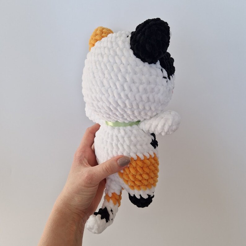 Entzückende gehäkelte Calico-Kätzchenkatze, handgemachter Amigurumi-Plüsch Bild 5