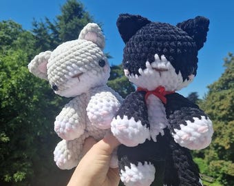 Adorable Crochet Floppy Kitty with Pink Paws, Handmade Amigurumi Plush