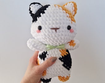 Entzückende gehäkelte Calico-Kätzchenkatze, handgemachter Amigurumi-Plüsch