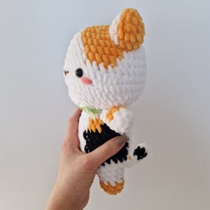 Entzückende gehäkelte Calico-Kätzchenkatze, handgemachter Amigurumi-Plüsch Bild 3