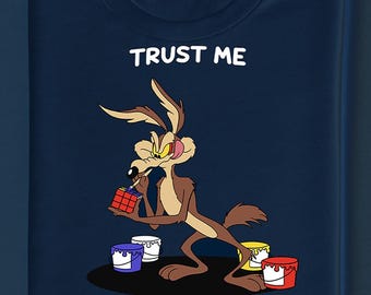 Funny Cartoon Coyote T-Shirt – “Trust Me, I Am a Genius” Graphic Tee | Humorous Animal Art Shirt | Retro Style Comedic Tee