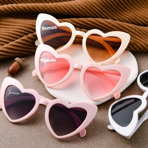 Lunettes de soleil personnalisées en forme de coeur pour la fête de la mariée, lunettes en forme de coeur personnalisées, cadeaux personnalisés pour demoiselle d'honneur, souvenirs de fête image 8