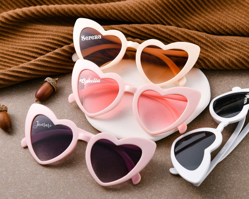 Lunettes de soleil personnalisées en forme de coeur pour la fête de la mariée, lunettes en forme de coeur personnalisées, cadeaux personnalisés pour demoiselle d'honneur, souvenirs de fête image 8