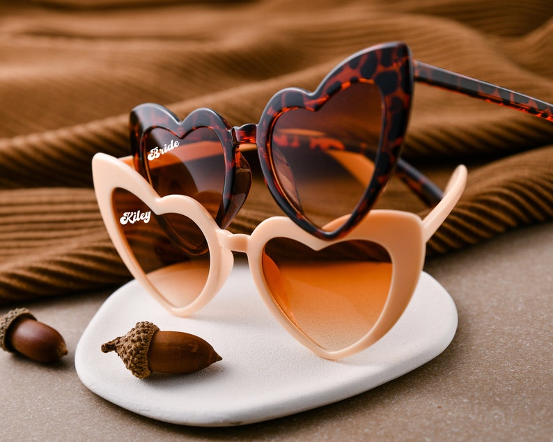 Lunettes de soleil personnalisées en forme de coeur pour la fête de la mariée, lunettes en forme de coeur personnalisées, cadeaux personnalisés pour demoiselle d'honneur, souvenirs de fête image 4