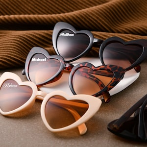 Lunettes de soleil personnalisées en forme de coeur pour la fête de la mariée, lunettes en forme de coeur personnalisées, cadeaux personnalisés pour demoiselle d'honneur, souvenirs de fête image 1