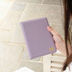 Personalized Vegan Leather Kindle Case · Custom Monogram E-Reader Cover · Bookish Boutique Gift for Her Paperwhite Series Colorsoft