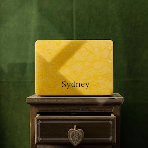 Retro Embossed Yellow Floral pu Leather MacBook Hard Case for MacBook Pro 16 A2485 Air 15'' 2023 M3 Air 13 A2681 M2 Pro 14 A2779 Laptop Case