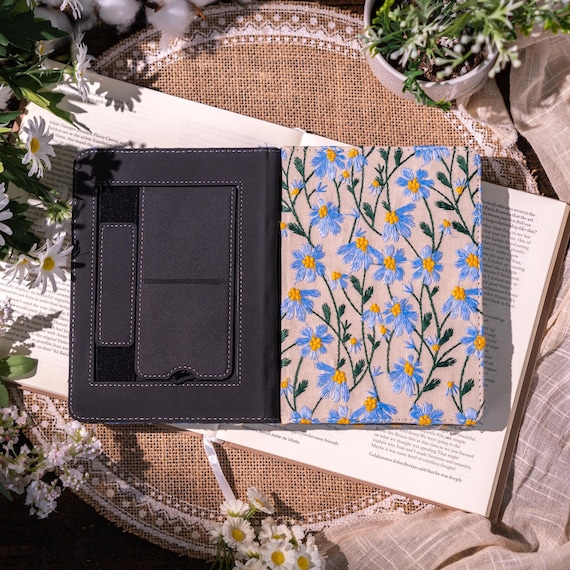 刺繍入りブルーデイジー Kindle ケース（スタンド＆ストラップ付き