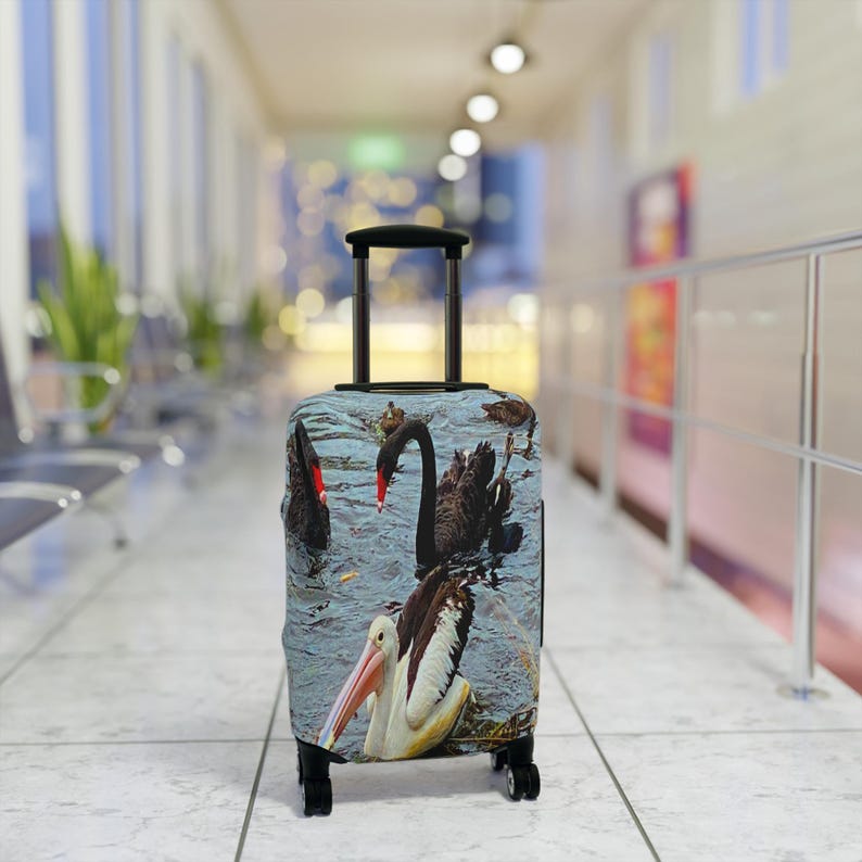 Pelikan und schwarzer Schwan Gepäckabdeckung, australischer Wildlederkofferschutz, Vogelliebhaber-Reisegeschenk Bild 4
