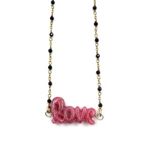 Colgante de amor de rodonita natural, piedra preciosa real, joyería hecha a mano, colgante hecho a mano, colgante de amor de rodonita natural, regalo de joyería para ella