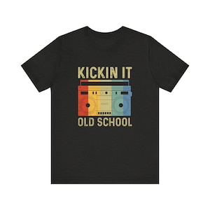 Maglietta Kickin' It Old School - Design vintage retrò Boombox