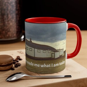 Der Neue Münchner Ballsaal hat mich zu dem gemacht, was ich heute bin. Stearns County, Central Minnesota. Nostalgisches Geschenk für alte Freunde. Akzent Kaffeetasse, 11oz.