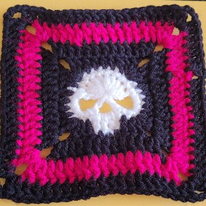 Halloween Skull Granny Square (Digital Crochet Pattern)
