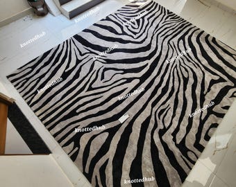 Hand Tufted Wool Zebra Rug: Modern Black and White Scalloped Design