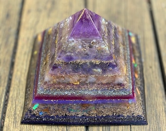 Orgonite Pyramid - EMF Shielding - Quartz Copper Metals Crystals - Meditation Tool
