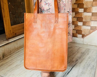 Timeless Leather Handbag - Functional Women's Shoulder Tote