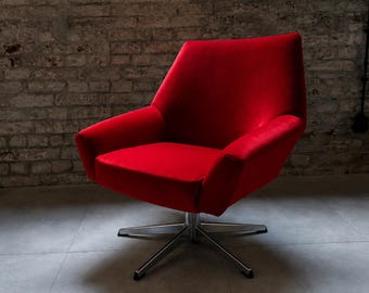 Chique! Diep bordeauxrode fluwelen clubstoel, sfeervol, vintage, Mid-Century Modern, rijke rode draaistoel