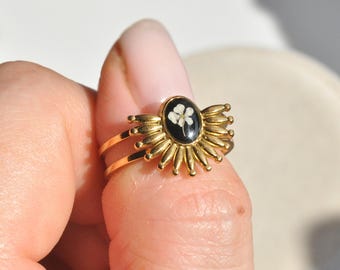 Vintage Gold Ring: Resin Flower Adjustable Stainless Steel Band