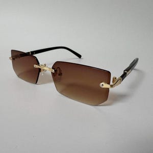 Gafas de sol cuadradas sin montura de diseño en negro y marrón