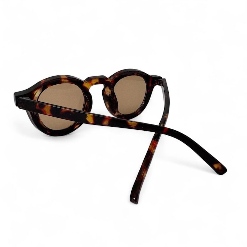 Round Tortoise Shell Sunglasses With Amber Tint Lenses Retro Keyhole round-tortoise-shell-sunglasses-with-amber-tint-lenses-retro-keyhole
