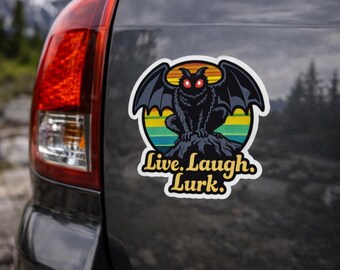 Grappige sticker Mothman, Live Laugh Lurk Cryptid vinyl sticker