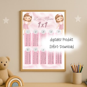 Può includere: Tabella di moltiplicazione incorniciata con sfondo rosa e illustrazioni di fate dei cartoni animati. La tabella è intitolata "Das Kleine 1x1" e include il testo "digitales Produkt Sofort-Download". La cornice è di colore marrone chiaro.