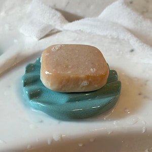 Ceramic soap dish, round, glazed | Hand-made | Unique piece from Nepal | Fairtrade | blue + beige | Natural product | Stoneware | Soap dish