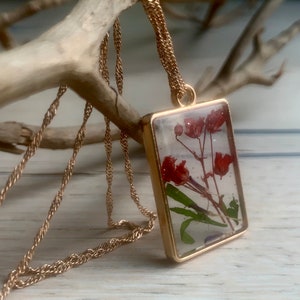 Petals, flower jewelry - pendant, real red flowers, pressed meadow flower, boho style, bridal jewelry, unique piece, flowers