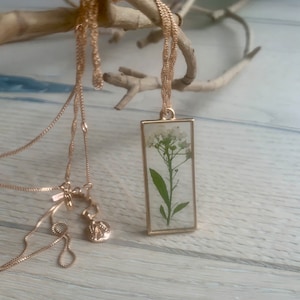 Petals, flower jewelry - pendant, real white flower, pressed meadow flower, boho style, bridal jewelry, unique piece, flowers