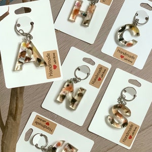 Bunte Buchstabenanhänger, farbenfroh, Schlüsselanhänger, Buchstabe, Initialen, Schultüte, persönliches Geschenk, Mitbringsel, Schultüte
