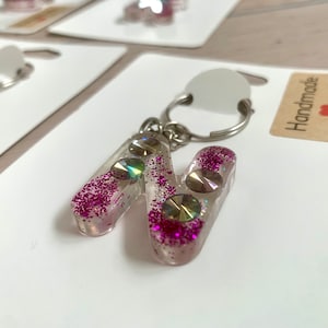 Buchstabenanhänger für Kinder, Mädchen, Schlüsselanhänger, lila und silber, Buchstabe, Initialen, Schultüte,Mitbringsel, mit Glitzer