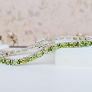 天然ペリドットブレスレット、結婚祝いブレスレット、ペリドットオーバルテニスブレスレット、誕生石ギフト、女性用ブレスレット、彼女へのギフト