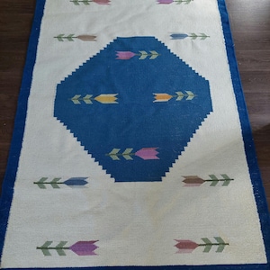 Vintage Swedish Röllakan Rug: Handwoven Wool Tulip Design (140x200cm)