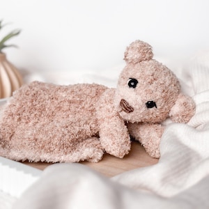 Crochet Pattern Bear Lovey | PDF amigurumi crochet pattern for furry bear snuggler | crochet fluffy plush | crochet pattern English + Dutch