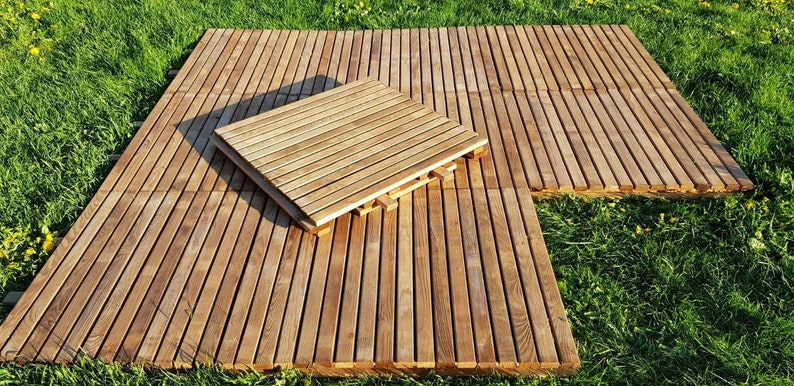 Set van 4 terrastegels voor terrassen, cafés en buiten van natuurlijk grenenhout, duurzaam, geschaafd 75 x 75 cm, gemakkelijk in elkaar te grijpen, houten afbeelding 1