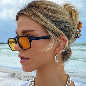 Vintage style woman and men sunglasses with colourful lenses | Different colours lens | Retro style sunglasses | Trendy glasses for summer