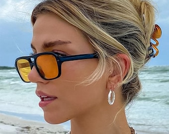 Vintage style woman and men sunglasses with colourful lenses | Different colours lens | Retro style sunglasses | Trendy glasses for summer