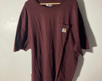 Carhartt K87 burgunderrotes Taschen-T-Shirt, lockere Passform, 100 % Baumwolle.